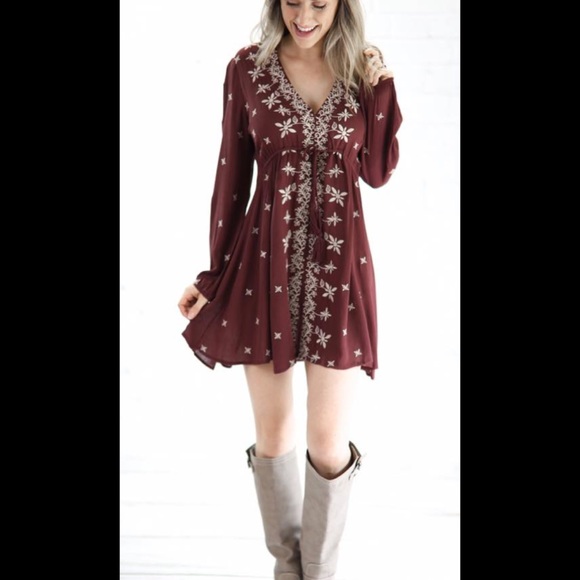 Flirty detail dress - Picture 2 of 4